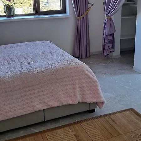 To The East Pensionat