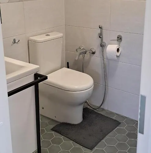 Konukevi To The East 3*